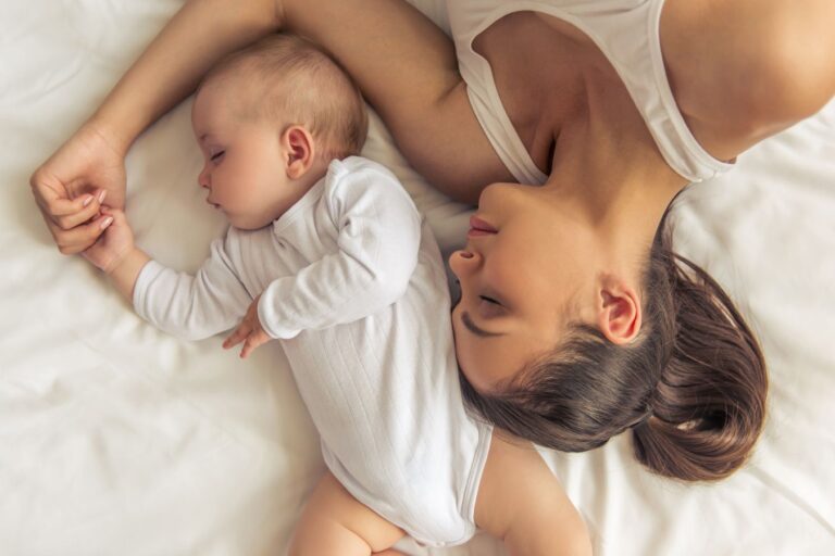 Valóban eldönti a szülés módja a baba bőr- és bélmikrobiomját?