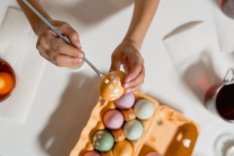 Természet a tojáshéjon – Húsvéti festés konyhai csodákkal